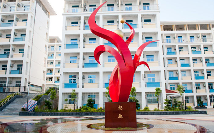 定制不銹鋼雕塑怎么選比較好？