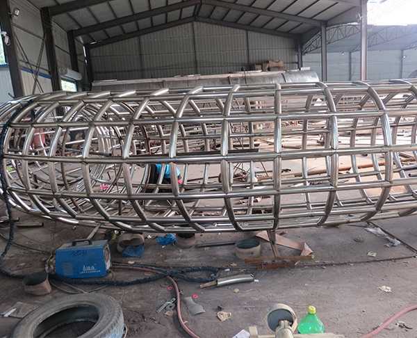 我們和不銹鋼雕塑廠家怎樣進行雕塑的溝通制作呢？